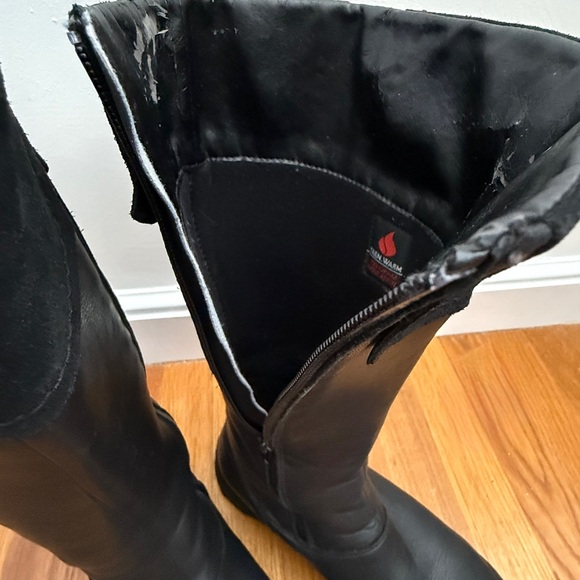 KEEN LAKEN HIGH BOOTS, W8.5 in Black - Picture 10 of 10